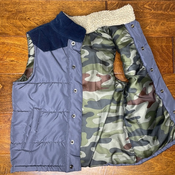 EUC Boys Carter’s Gray Vest size 6 - Picture 2 of 5